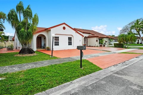 House in Miami, Florida 3 bedrooms, 141.68 sq.m. № 2066333