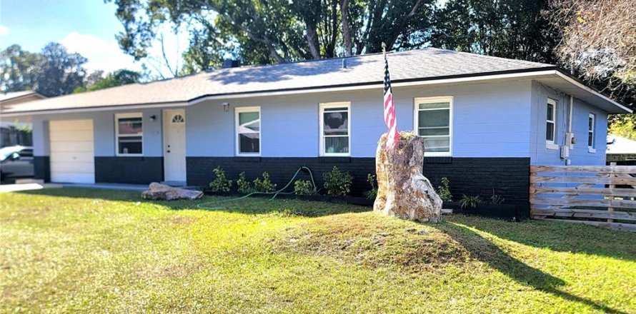 House in Ocala, Florida 3 bedrooms, 112.88 sq.m. № 2230006