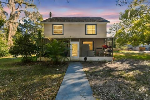 House in Brooksville, Florida 7 bedrooms, 163.69 sq.m. № 2234352