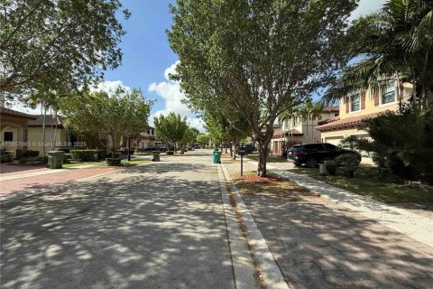Casa en alquiler en Homestead, Florida, 4 dormitorios, 228.35 m2 № 1881941 - foto 3