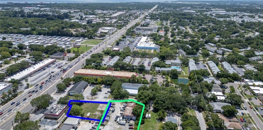 Commercial property in Largo, Florida 327.02 sq.m. № 2155418