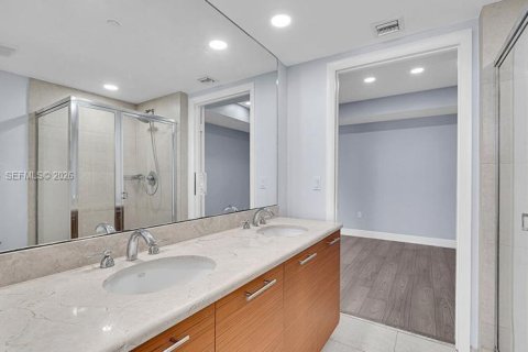 Condominio en alquiler en Miami, Florida, 2 dormitorios, 122.82 m2 № 2424448 - foto 17