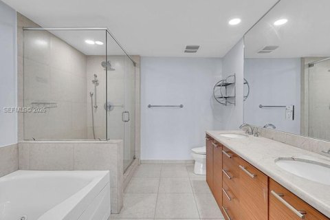 Condominio en alquiler en Miami, Florida, 2 dormitorios, 122.82 m2 № 2424448 - foto 11