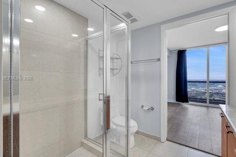 Condominio en alquiler en Miami, Florida, 2 dormitorios, 122.82 m2 № 2424448 - foto 13