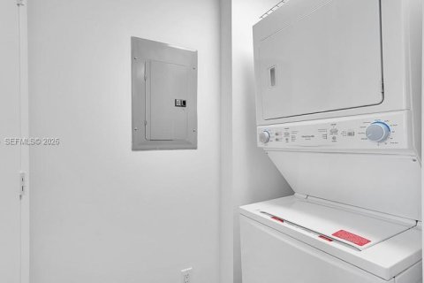 Condominio en alquiler en Miami, Florida, 2 dormitorios, 122.82 m2 № 2424448 - foto 10