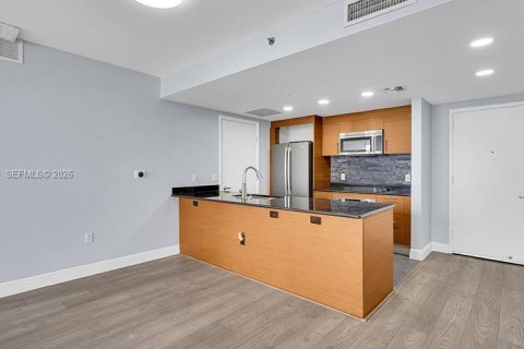 Condominio en alquiler en Miami, Florida, 2 dormitorios, 122.82 m2 № 2424448 - foto 8