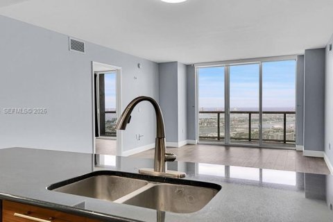 Condominio en alquiler en Miami, Florida, 2 dormitorios, 122.82 m2 № 2424448 - foto 7