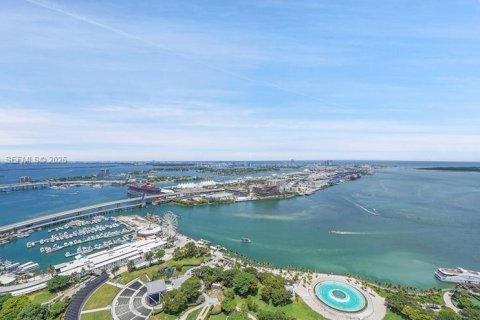 Condominio en alquiler en Miami, Florida, 2 dormitorios, 122.82 m2 № 2424448 - foto 3
