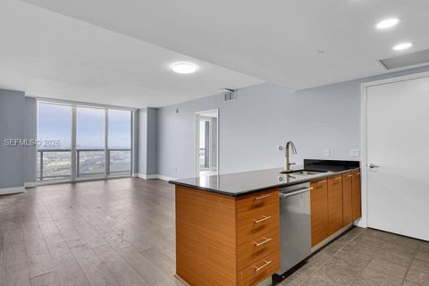Condominio en alquiler en Miami, Florida, 2 dormitorios, 122.82 m2 № 2424448 - foto 5