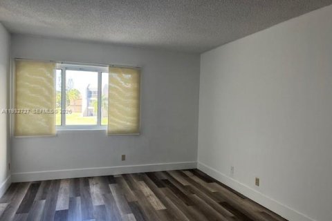 Снять в аренду кондоминиум в Уэстон, Флорида 2 спальни, 102.75м2, № 2003164 - фото 14