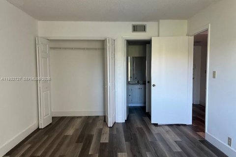 Снять в аренду кондоминиум в Уэстон, Флорида 2 спальни, 102.75м2, № 2003164 - фото 16