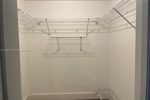 Снять в аренду кондоминиум в Уэстон, Флорида 2 спальни, 102.75м2, № 2003164 - фото 11