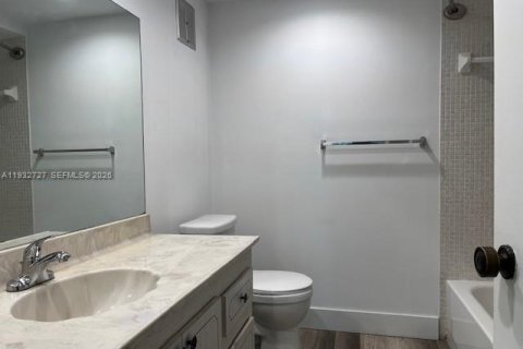 Снять в аренду кондоминиум в Уэстон, Флорида 2 спальни, 102.75м2, № 2003164 - фото 12