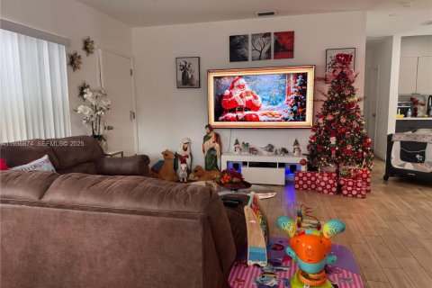 House in Miami, Florida 2 bedrooms, 171.68 sq.m. № 1994775 - photo 5