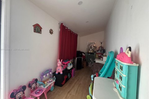 House in Miami, Florida 2 bedrooms, 171.68 sq.m. № 1994775 - photo 11