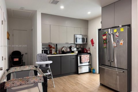 House in Miami, Florida 2 bedrooms, 171.68 sq.m. № 1994775 - photo 3