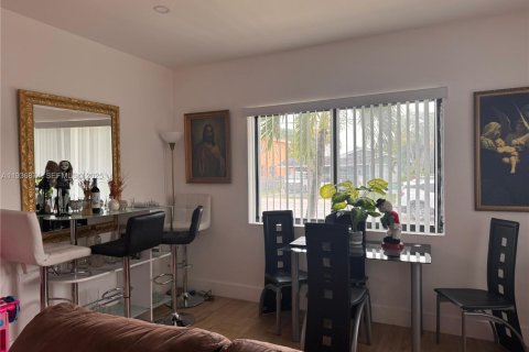 House in Miami, Florida 2 bedrooms, 171.68 sq.m. № 1994775 - photo 7