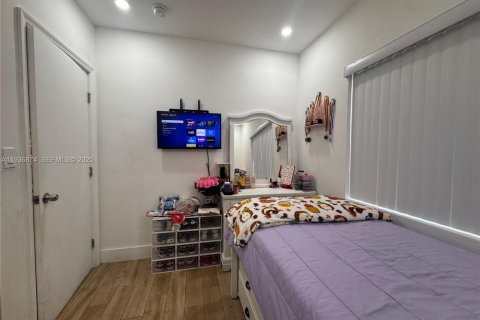 House in Miami, Florida 2 bedrooms, 171.68 sq.m. № 1994775 - photo 10