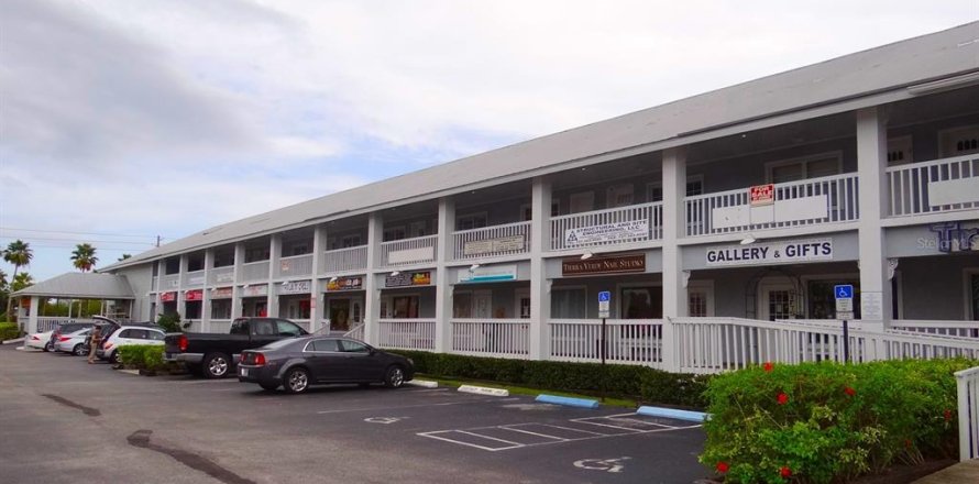 Immobilier commercial à Tierra Verde, Floride 65.03 m2 № 1832990