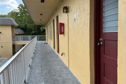 Appartement à louer à Pembroke Pines, Floride: 3 chambres, 2454.11 m2 № 1854925 - photo 7