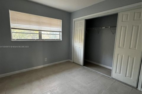 Appartement à louer à Pembroke Pines, Floride: 3 chambres, 2454.11 m2 № 1854925 - photo 5