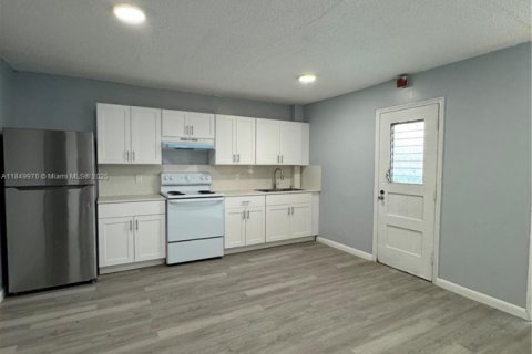 Appartement à louer à Pembroke Pines, Floride: 3 chambres, 2454.11 m2 № 1854925 - photo 1