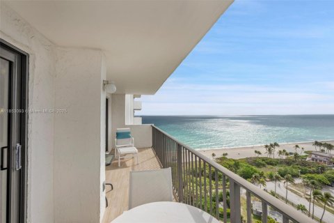 Condo in Hollywood, Florida, 2 bedrooms  № 1888894 - photo 11