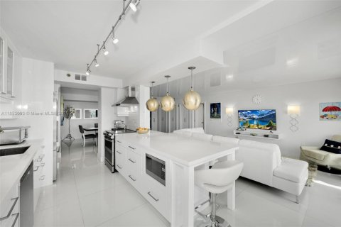 Condo in Hollywood, Florida, 2 bedrooms  № 1888894 - photo 4