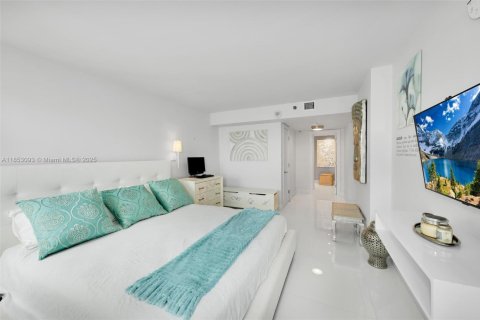 Condo in Hollywood, Florida, 2 bedrooms  № 1888894 - photo 25