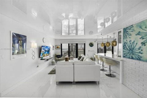 Condo in Hollywood, Florida, 2 bedrooms  № 1888894 - photo 1