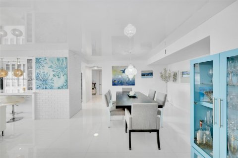 Condo in Hollywood, Florida, 2 bedrooms  № 1888894 - photo 14