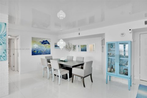 Condo in Hollywood, Florida, 2 bedrooms  № 1888894 - photo 15