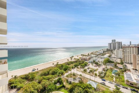 Condo in Hollywood, Florida, 2 bedrooms  № 1888894 - photo 7