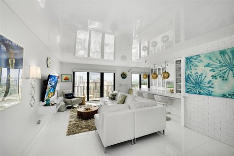 Condo in Hollywood, Florida, 2 bedrooms  № 1888894 - photo 8