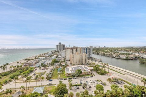 Condo in Hollywood, Florida, 2 bedrooms  № 1888894 - photo 20