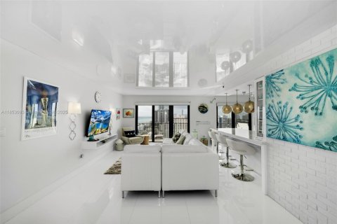 Condo in Hollywood, Florida, 2 bedrooms  № 1888894 - photo 9