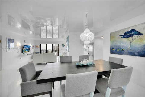 Condo in Hollywood, Florida, 2 bedrooms  № 1888894 - photo 5