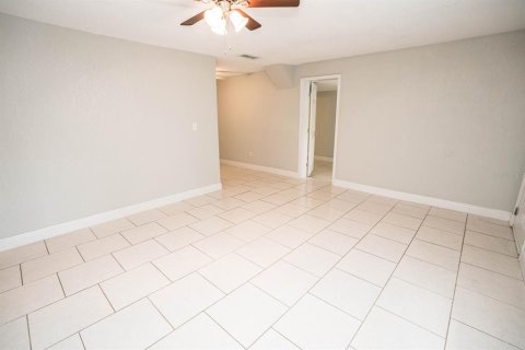 House in Tampa, Florida 3 bedrooms, 120.4 sq.m. № 1895118 - photo 10