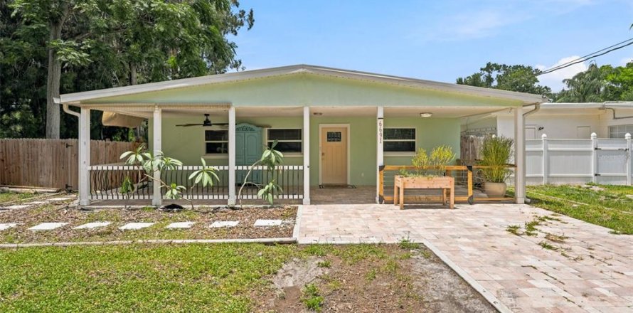 Villa ou maison à Saint Petersburg, Floride 3 chambres, 124.86 m2 № 2209399
