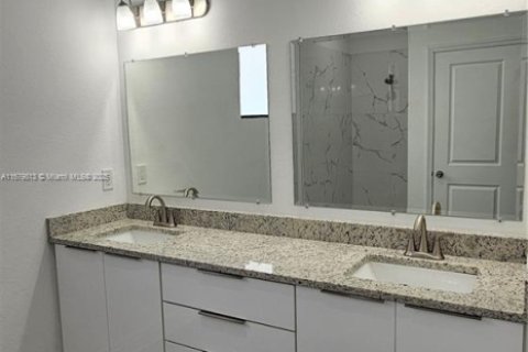 Casa en venta en Lehigh Acres, Florida, 3 dormitorios, 165.18 m2 № 1951370 - foto 18