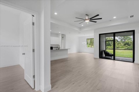 Casa en venta en Lehigh Acres, Florida, 3 dormitorios, 165.18 m2 № 1951370 - foto 6