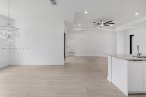 Casa en venta en Lehigh Acres, Florida, 3 dormitorios, 165.18 m2 № 1951370 - foto 30