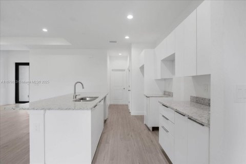 Casa en venta en Lehigh Acres, Florida, 3 dormitorios, 165.18 m2 № 1951370 - foto 24