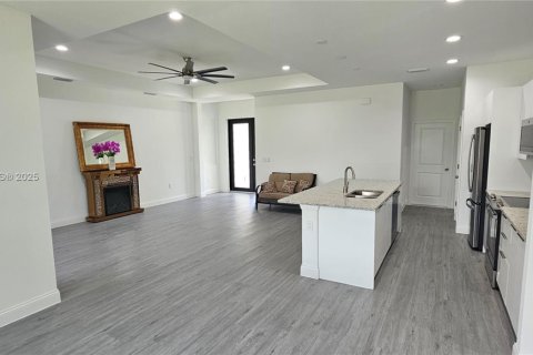 Casa en venta en Lehigh Acres, Florida, 3 dormitorios, 165.18 m2 № 1951370 - foto 11
