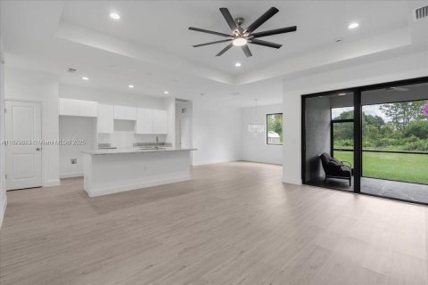 Casa en venta en Lehigh Acres, Florida, 3 dormitorios, 165.18 m2 № 1951370 - foto 7