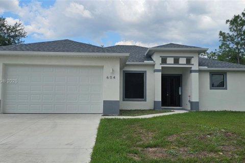 Casa en venta en Lehigh Acres, Florida, 3 dormitorios, 165.18 m2 № 1951370 - foto 1