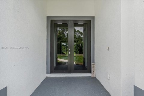 Casa en venta en Lehigh Acres, Florida, 3 dormitorios, 165.18 m2 № 1951370 - foto 2