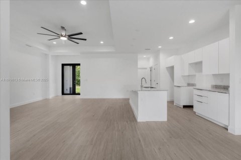 Casa en venta en Lehigh Acres, Florida, 3 dormitorios, 165.18 m2 № 1951370 - foto 4
