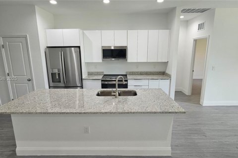Casa en venta en Lehigh Acres, Florida, 3 dormitorios, 165.18 m2 № 1951370 - foto 9