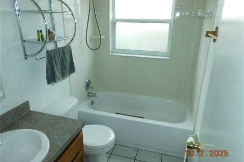 House in Kissimmee, Florida 3 bedrooms, 130.62 sq.m. № 2097845 - photo 7